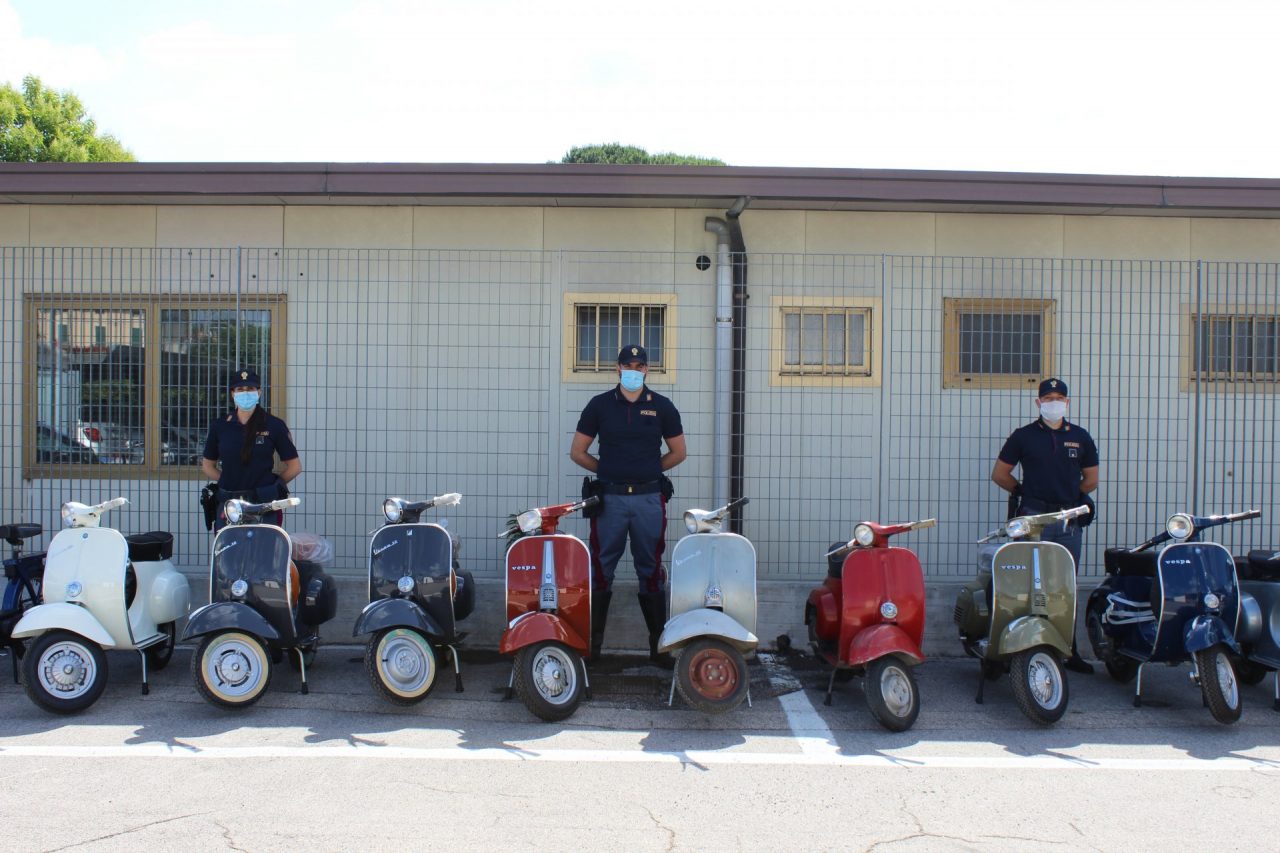 Sequestrate 10 Vespe d’epoca perfettamente restaurate sull’autostrada