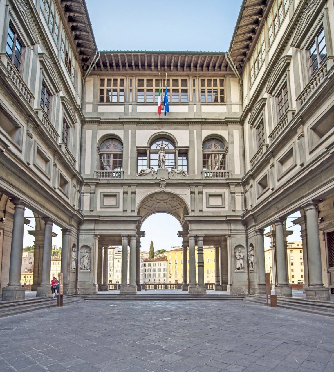 Gru agli Uffizi, conto alla rovescia per la rimozione