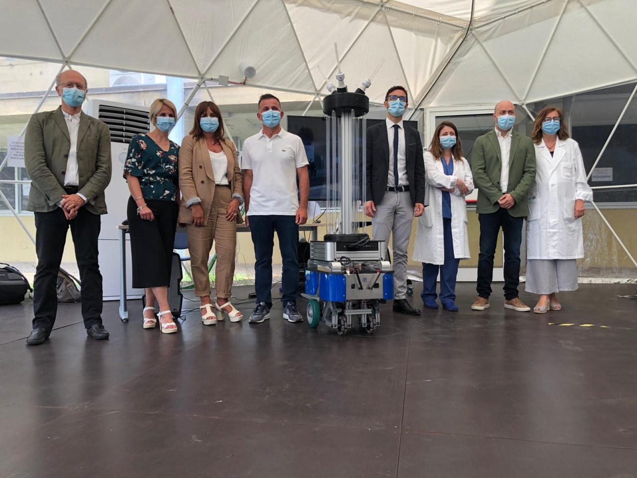 Coronavirus, ecco il primo robot mobile per disinfettare spazi e superfici