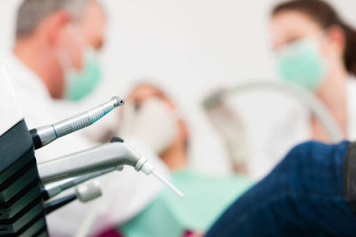 Fallimento Dentix lascia centinaia di pazienti senza cure e con ingenti prestiti da rimborsare