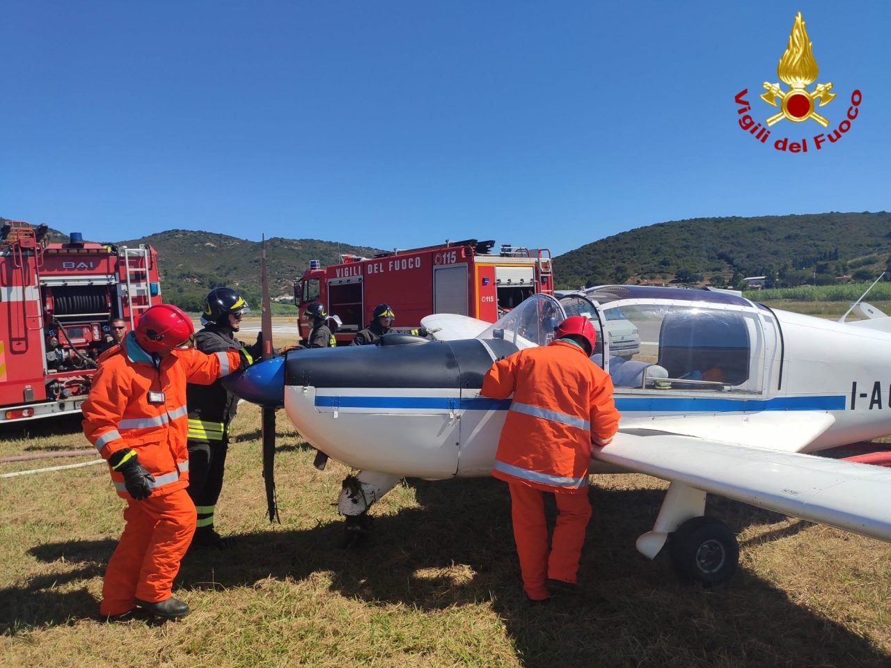 Aereo da turismo esce di pista: paura per due persone