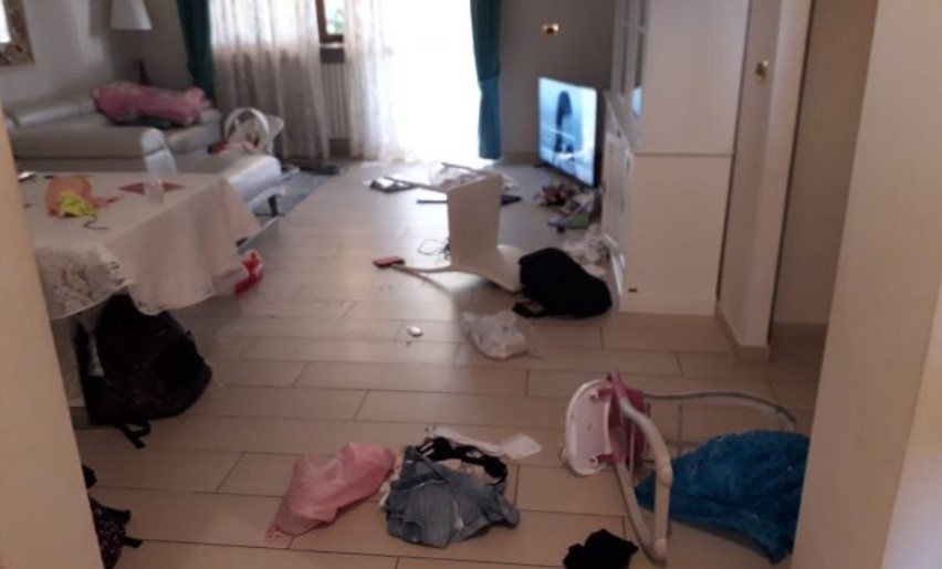 Adolescente durante una crisi di rabbia affronta la sorella con un coltello: “Aiutateci”