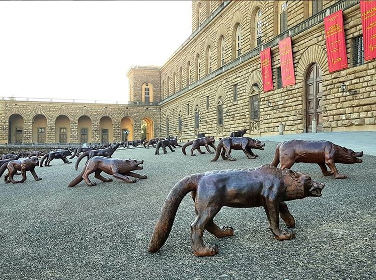 Firenze invasa dai lupi di Liu Ruowang
