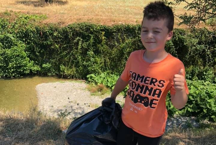 Il sindaco Calamai “premia” il piccolo Filippo, la sentinella dell’ambiente
