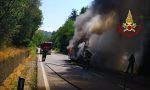 Va a fuoco un autobus IL VIDEO