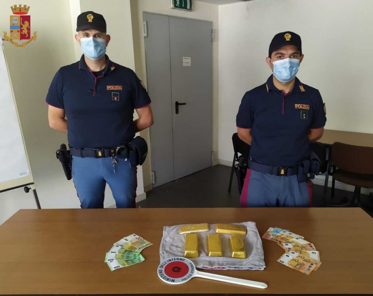 Con 20 chili d’oro trovati in autostrada: denunciati due cittadini tedeschi