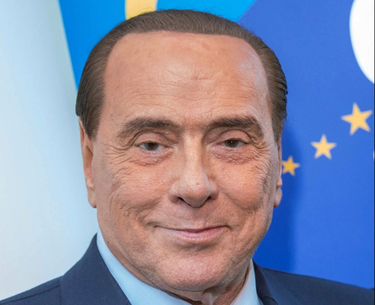Prato: festa al circolo per la morte di Berlusconi, ma è una provocazione