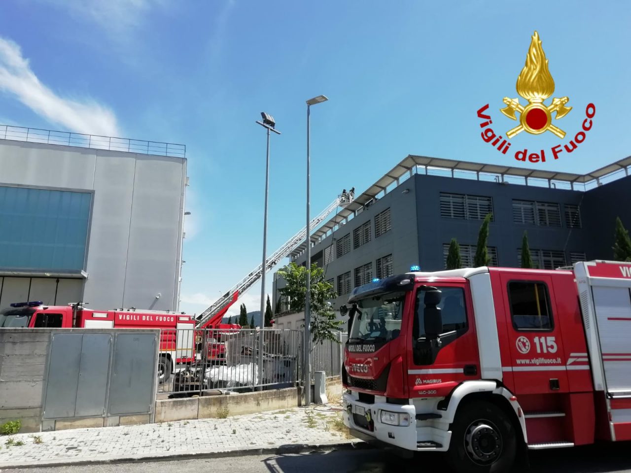 Pannelli fotovoltaici in fiamme a Campi Bisenzio