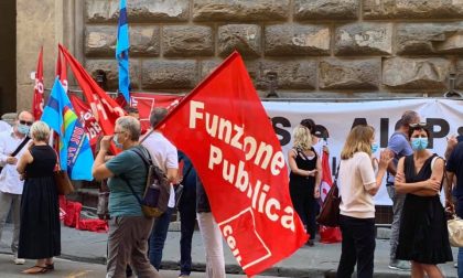 Vertenza sanità privata, presidio permanente dei sindacati davanti al Don Gnocchi di Firenze: GUARDA LE FOTO