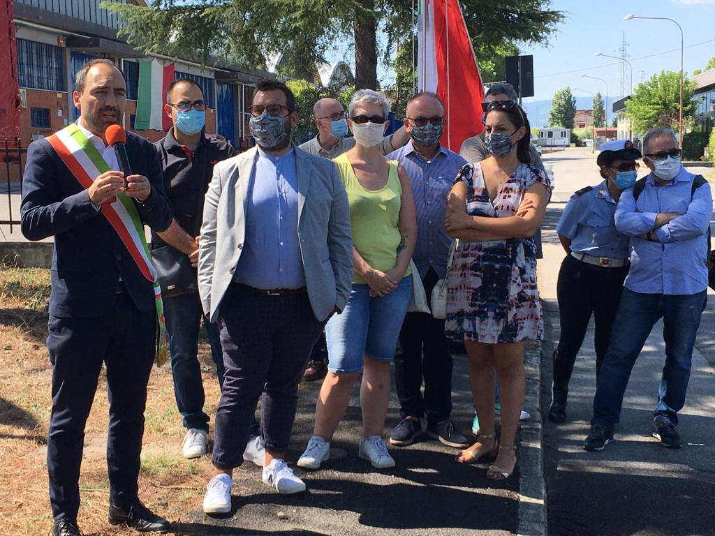 Inaugurato a Oste un nuovo campetto da calcetto: calcio d’inizio del sindaco Calamai – LE FOTO