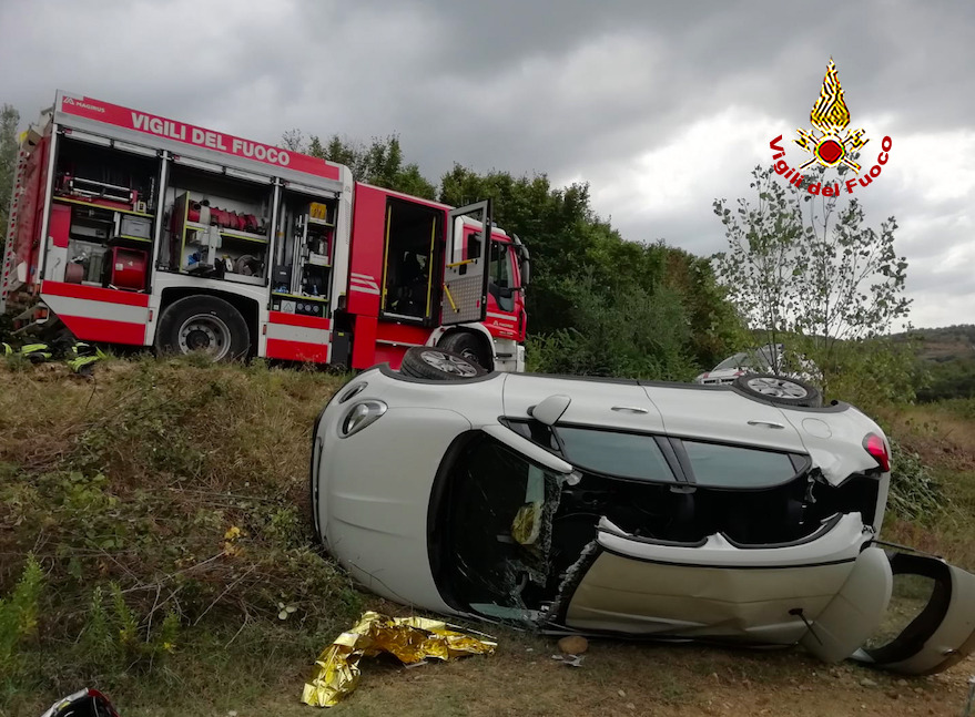Incidente a Montelupo: rimane incastrato sotto l’auto, liberato dai vigili del fuoco