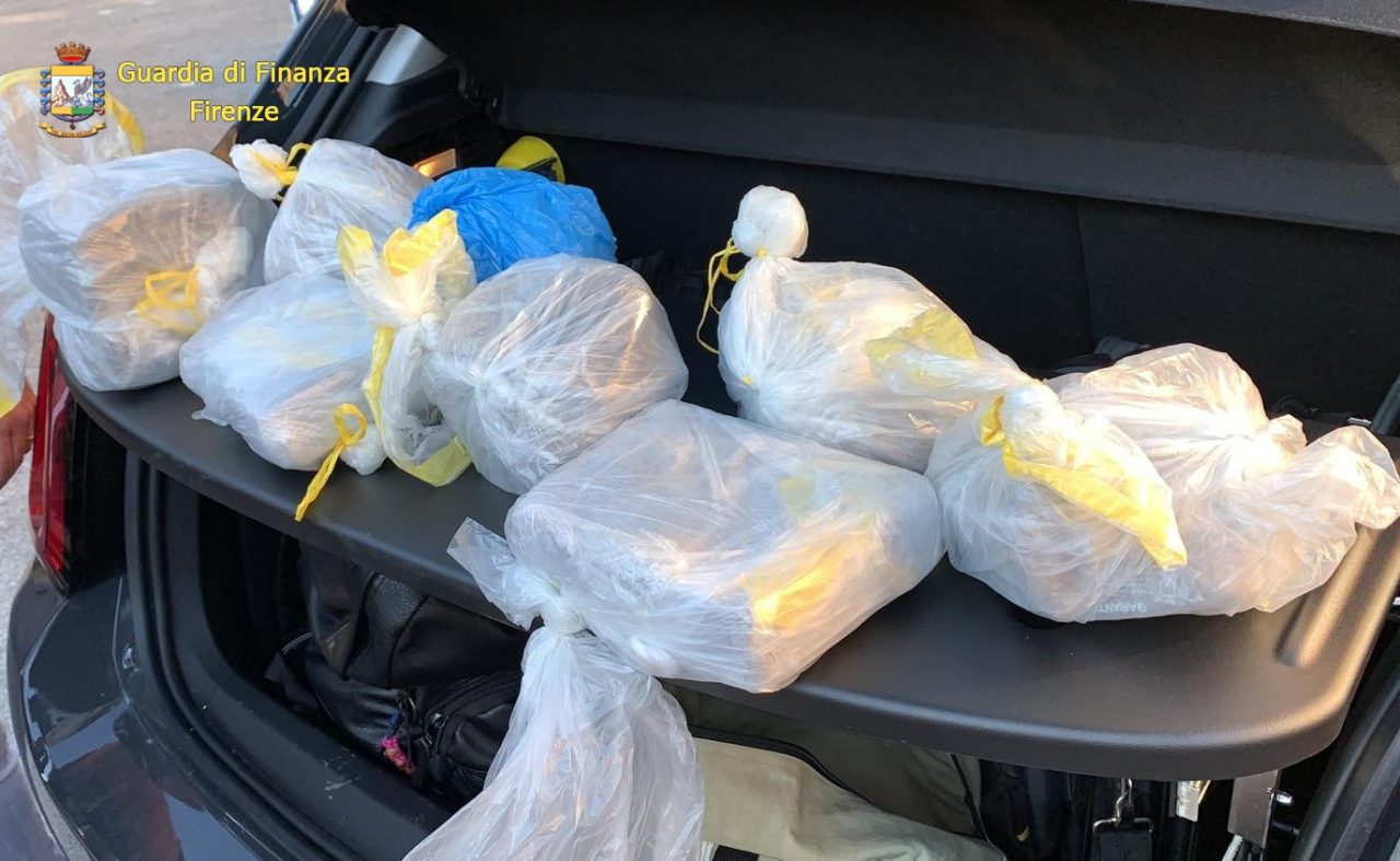 Scovati 10 chili di cocaina pura per un valore di un milione di euro