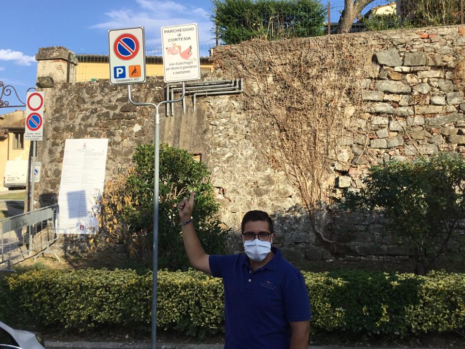 Forza Italia e Azzurro Donna: “istituiamo anche a Campi i parcheggi rosa”