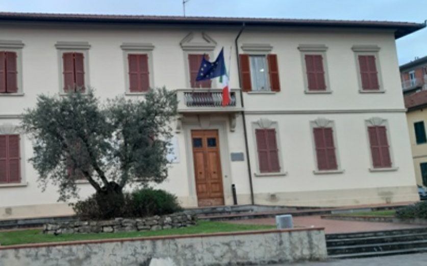 Il municipio di Montemurlo si tinge di rosa
