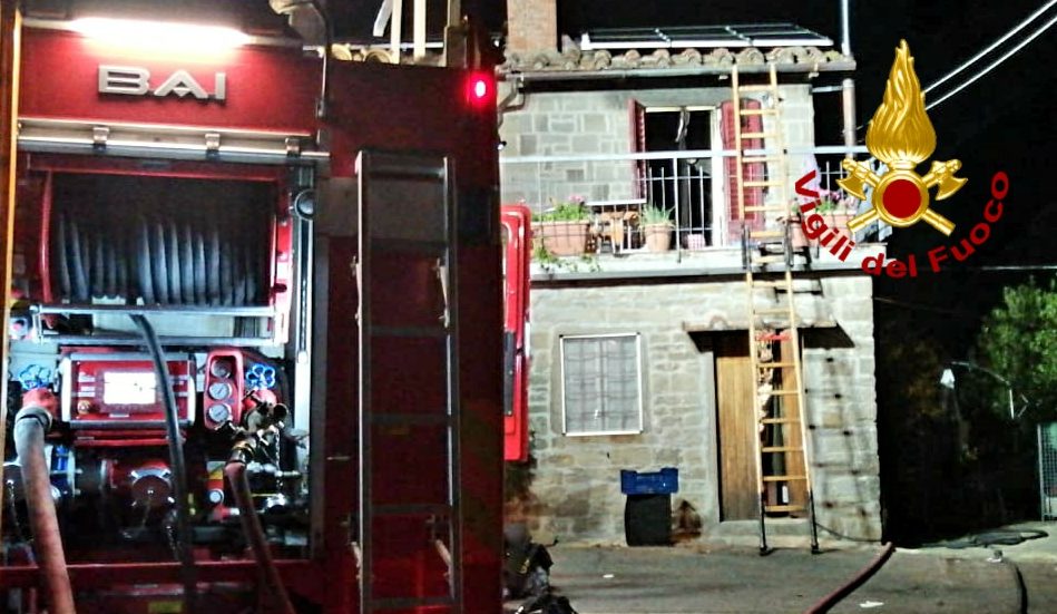 Pelago: incendio in un appartamento