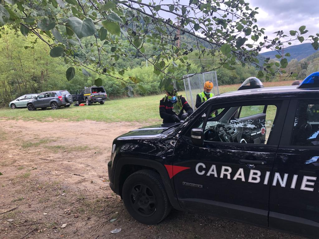 Si butta dal ponte sospeso: morto un uomo di 36 anni