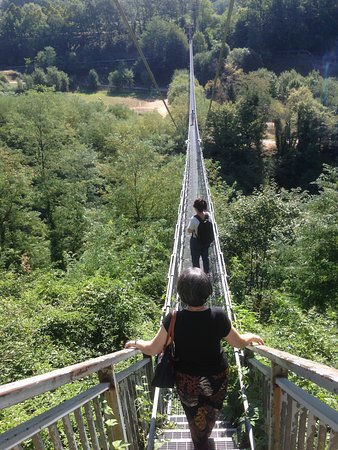 50enne di Vaiano si suicida al Ponte Sospeso. A casa ritrovato il cadavere della compagna