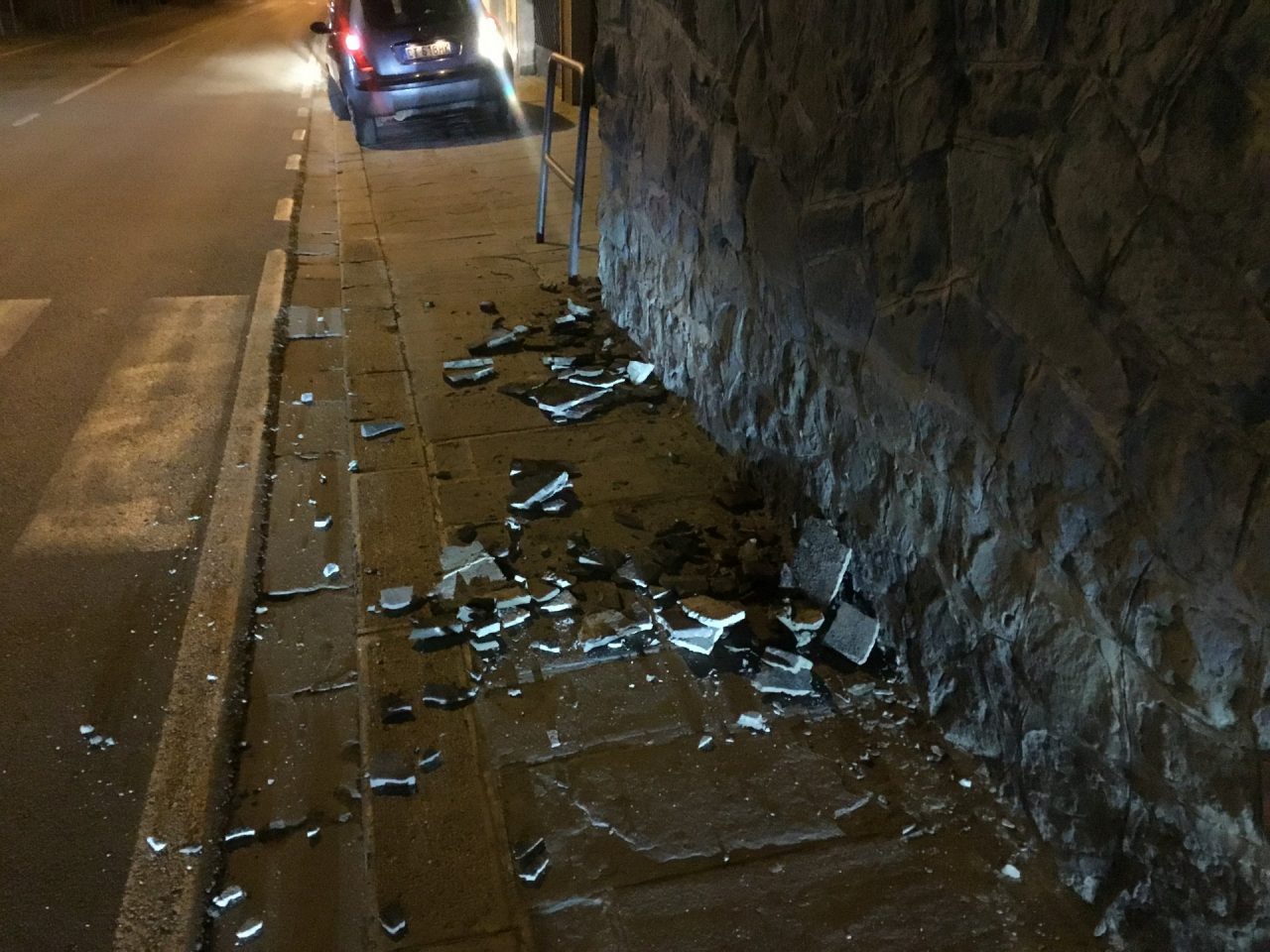 Ponte a Signa, cadono pietre e detriti, nessun ferito