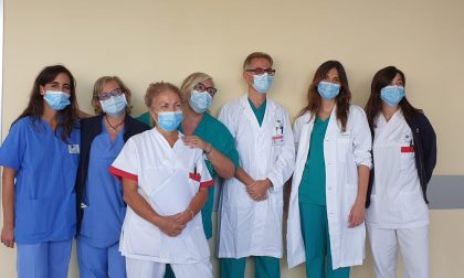 Neonato finisce nell'intestino della mamma, salvo per miracolo