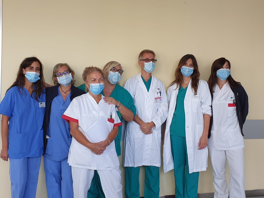 Neonato finisce nell’intestino della mamma, salvo per miracolo