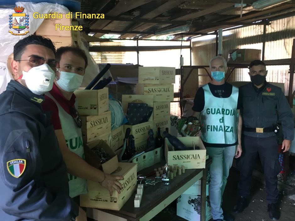 Falsificazione di bottiglie di vino: due arresti – ECCO VIDEO E FOTO