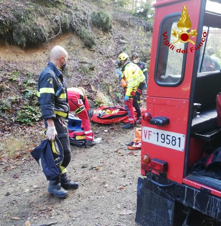 Ha un malore nel bosco ma riesce a chiamare il 118, soccorsi in azione al rifugio Vespaio