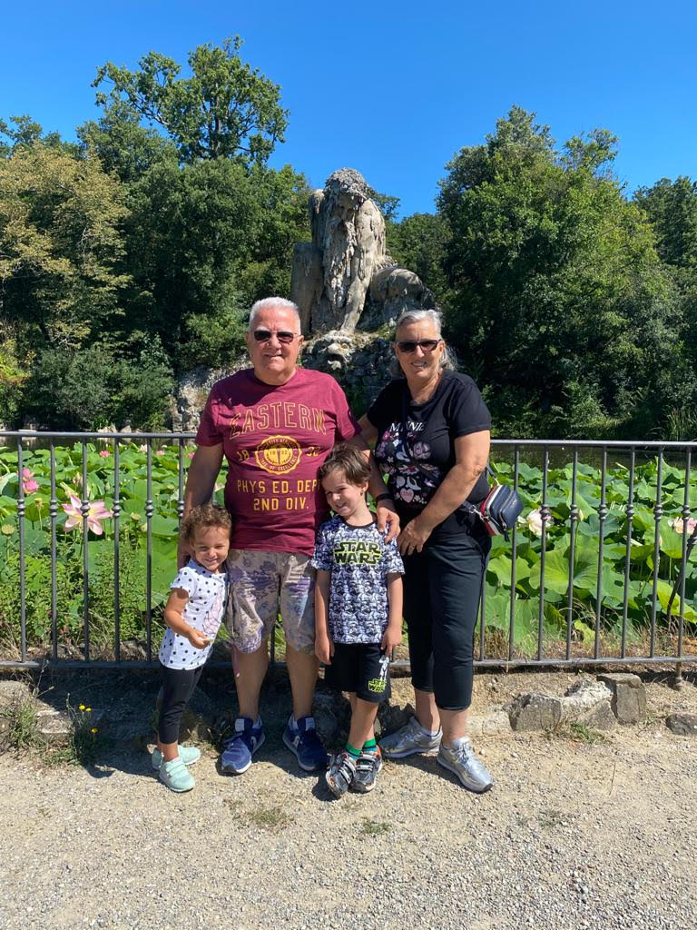 Auguri ai nonni, Giuliano e Michele, Rosa e Nerella