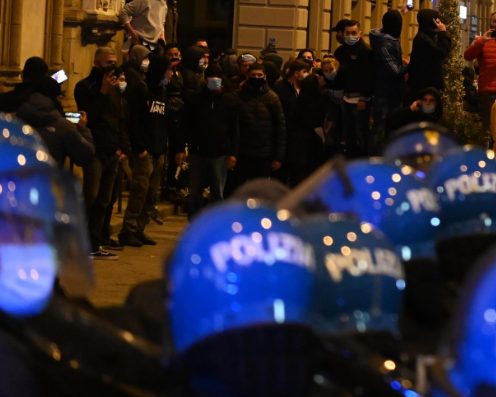 Proteste e scontri a Firenze: manifestazione non autorizzata – LE FOTO