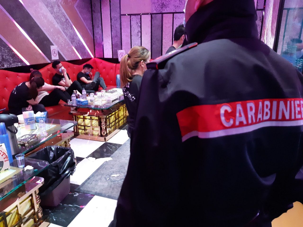 Controlli in un locale notturno di via dei Confini: pesanti sanzioni