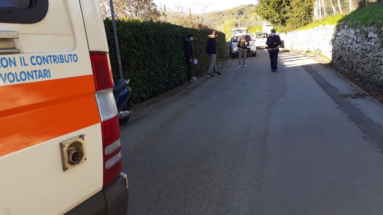 Scontro tra auto e moto vicino alla scuola materna di Sofignano LE FOTO