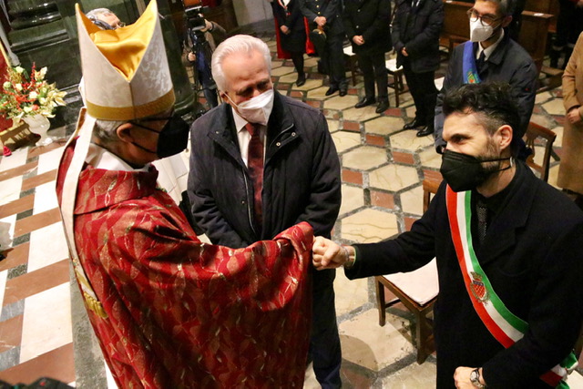 Il vescovo Giovanni Nerbini: «La pandemia ci ricorda l’importanza del primato dell’uomo sull’economia»