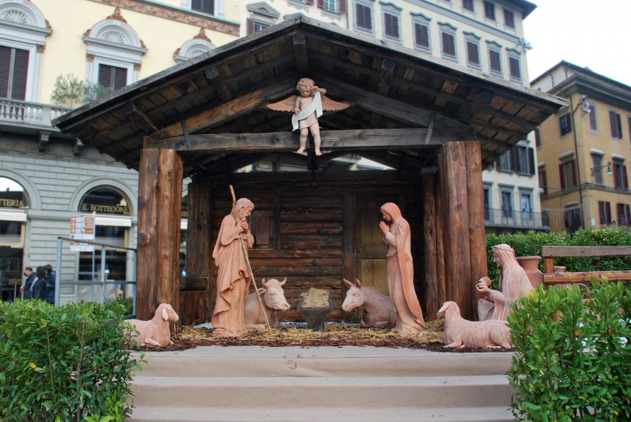 Il presepe sul sagrato del Duomo di Firenze: la benedizione del cardinal Betori