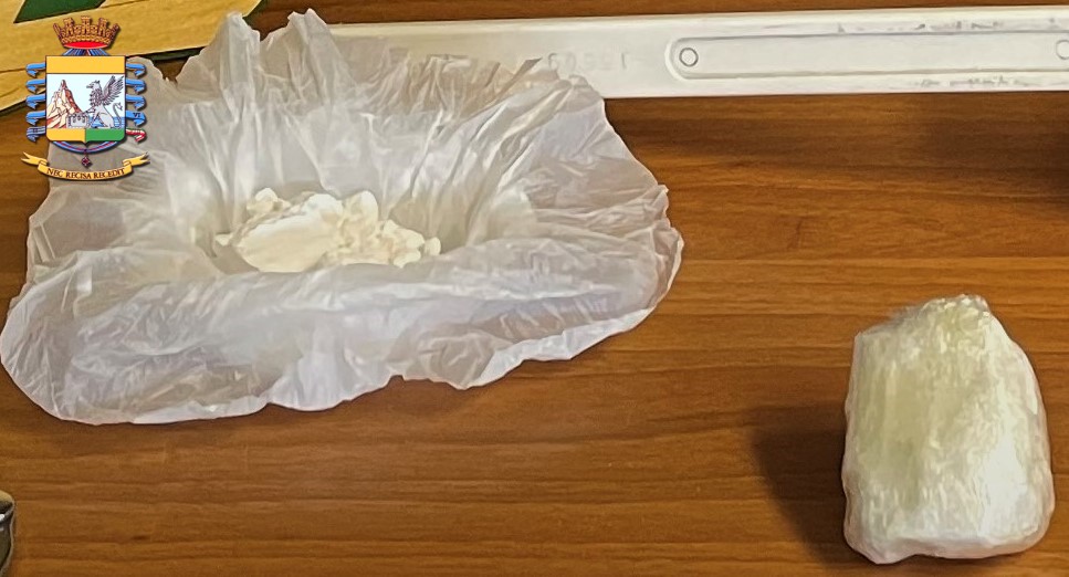 Fermato con 87 grammi di coca: era ricercato