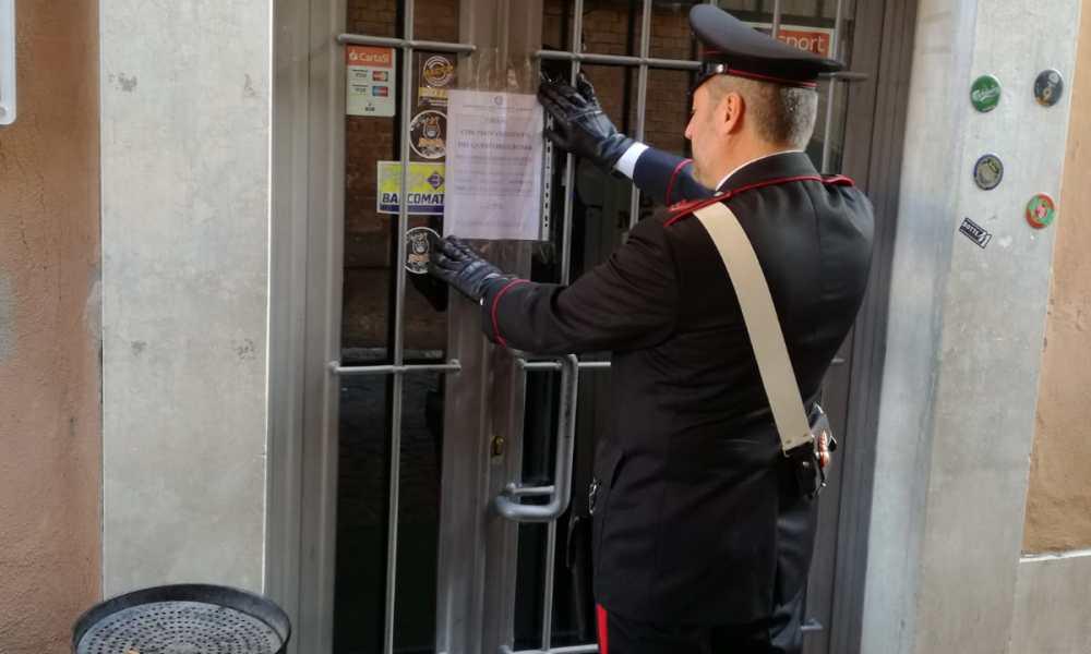Festa in un pub di via Nistri a Prato in piena notte: arrivano i Carabinieri e sanzioni per tutti