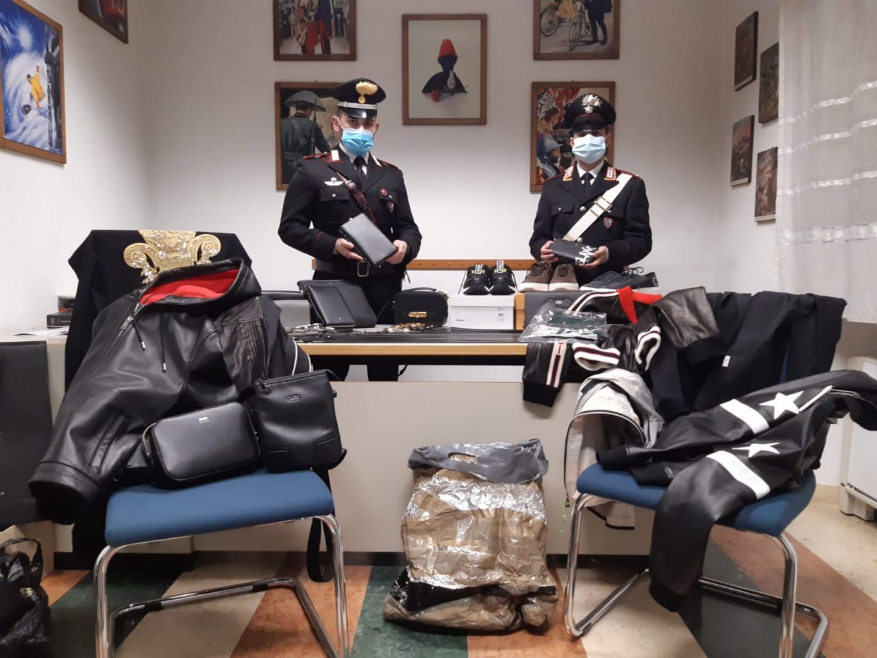 Arrestati tre uomini per furto aggravato al “The Mall”