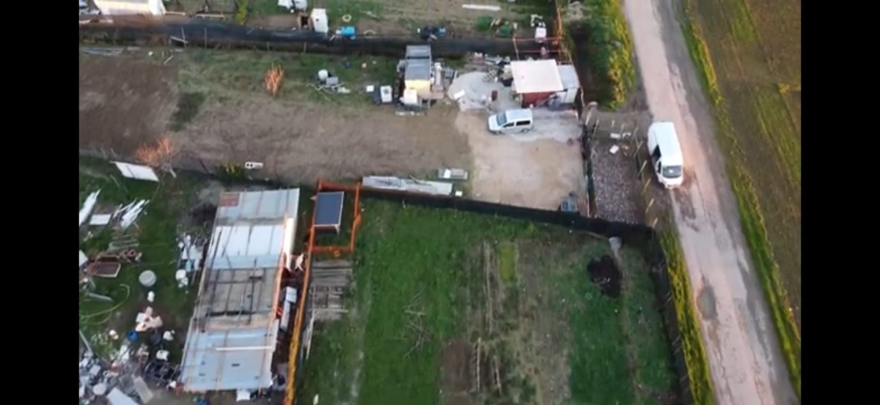 Abusi edilizi e rifiuti interrati in area di 800 metri quadrati