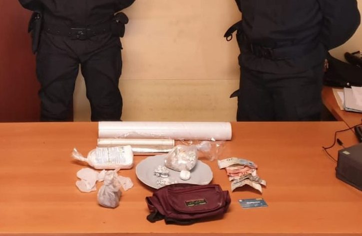 Viveva in una roulotte a Signa: all’interno trovato tutto il necessario per spacciare