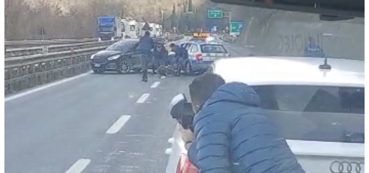 Il video della folle corsa contromano sulla A1 per 40 chilometri