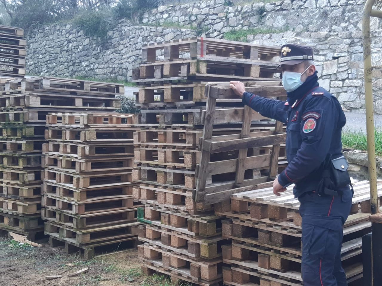 Denunciata ditta di Legri per gestione illecita di rifiuti
