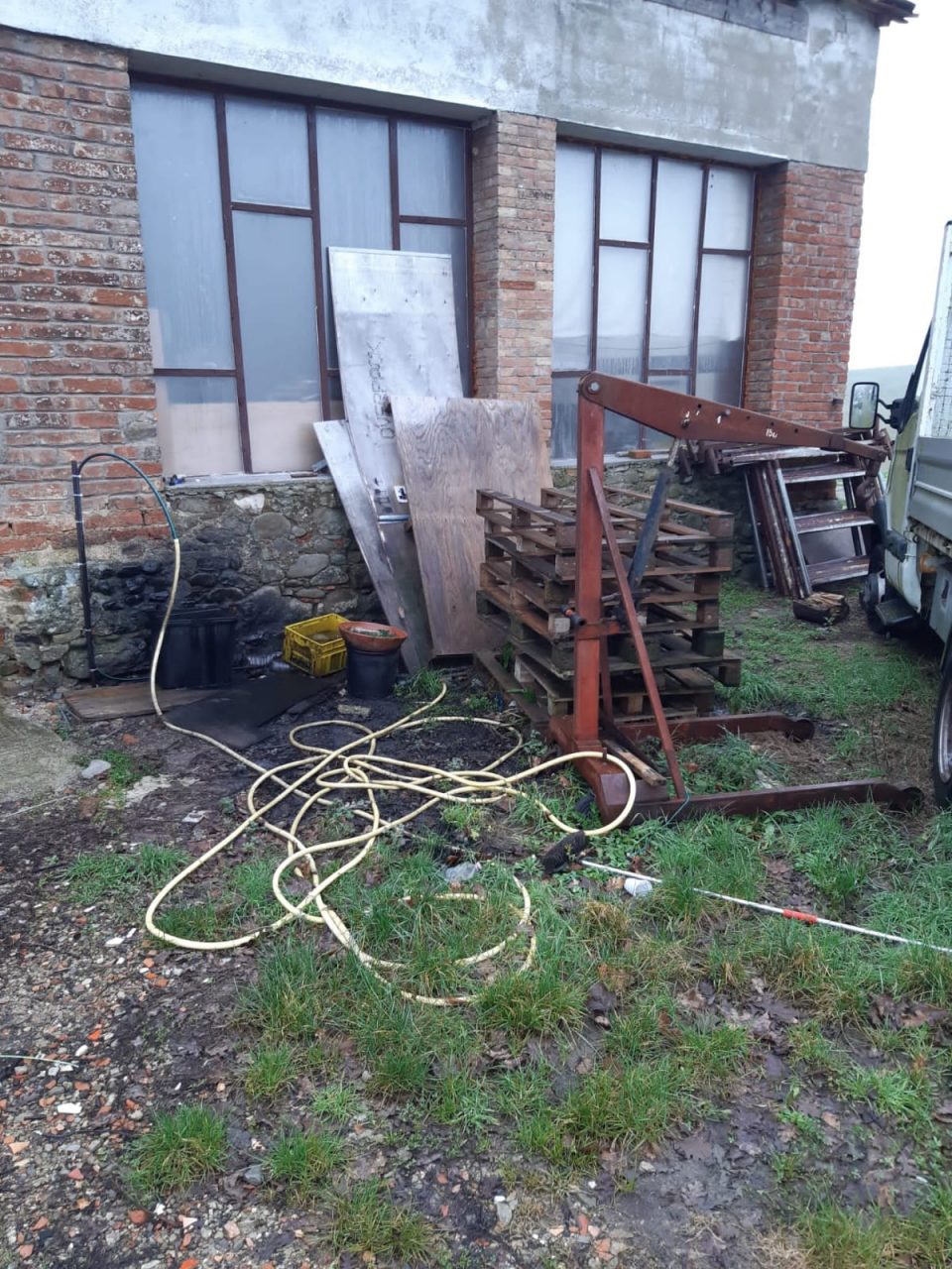 Scarperia e San Piero, Carabinieri Forestali denunciano due imprenditori per abbandono di olio motore esausto