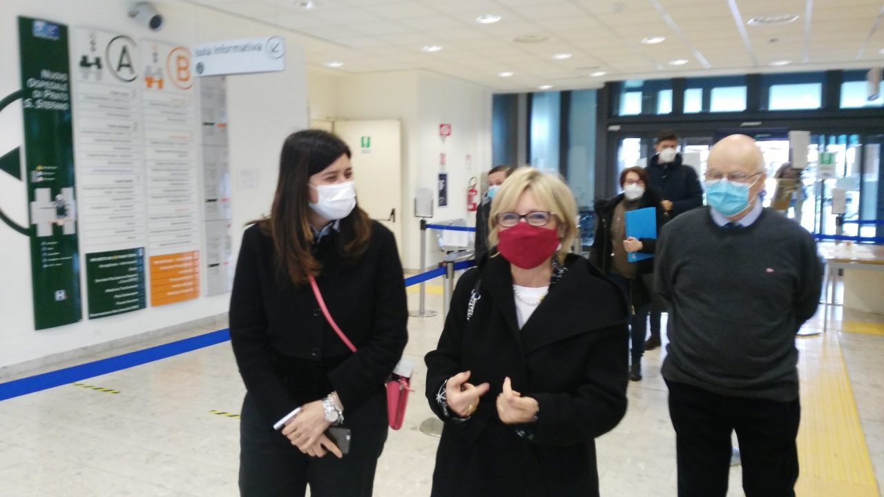 Prato, il Prefetto Cogode in visita all’ospedale Santo Stefano