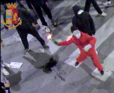 Tredici condanne per il corteo anti lockdown a Firenze: risarcimento per il Comune
