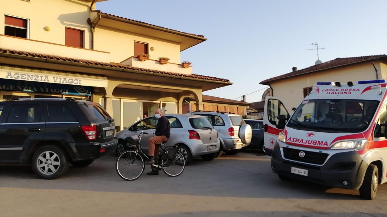 Titolare di un’agenzia di viaggi si toglie la vita all’interno della sua attività 