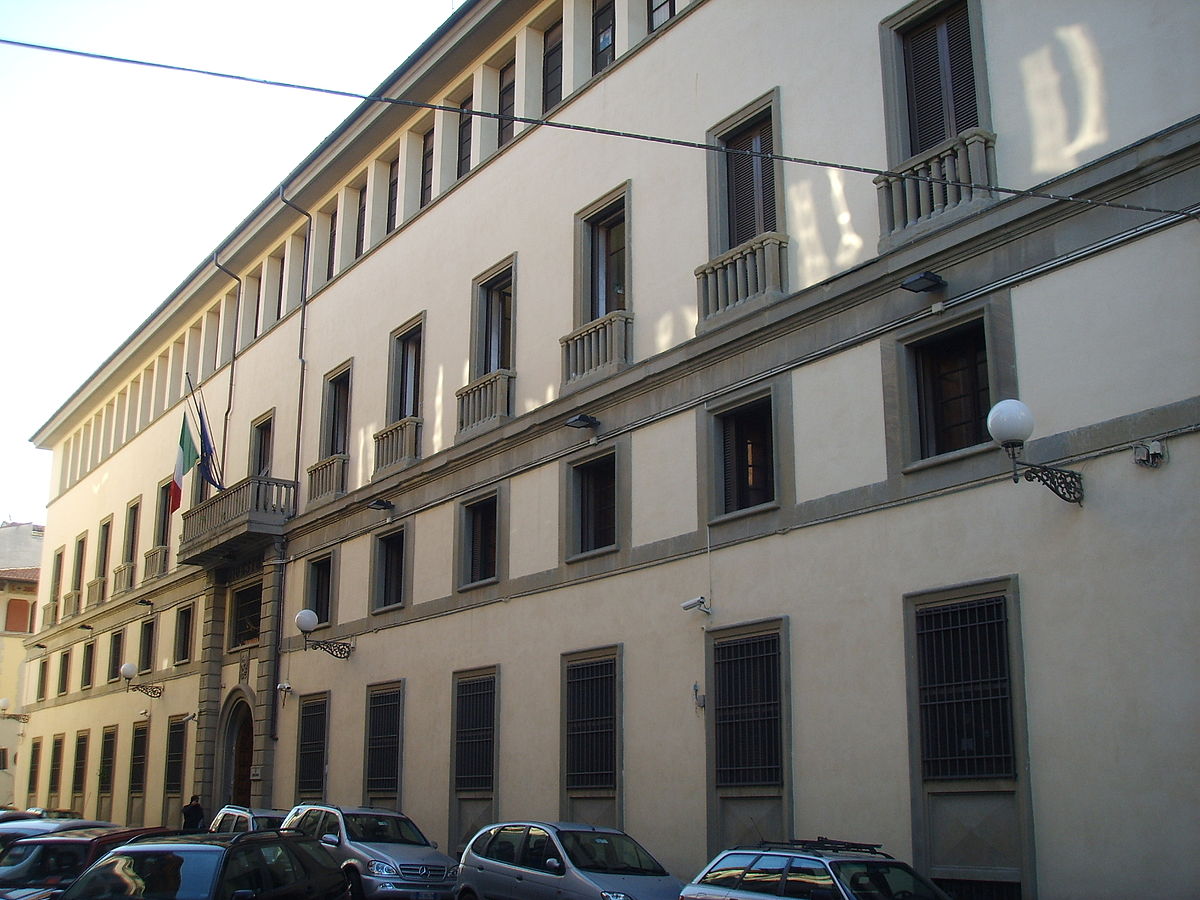 Alcol a minori: sospesa licenza per 15 giorni a un’attività del centro di Firenze