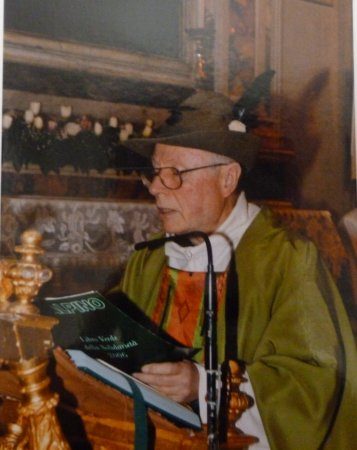 Addio a don Fiaschi, il parroco degli Alpini