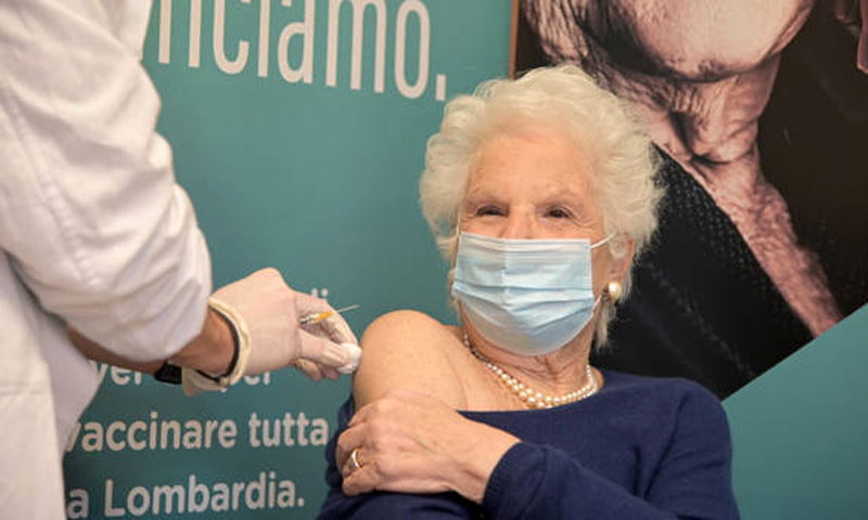 Insulti a Liliana Segre dopo il vaccino: tra gli indagati anche un pratese