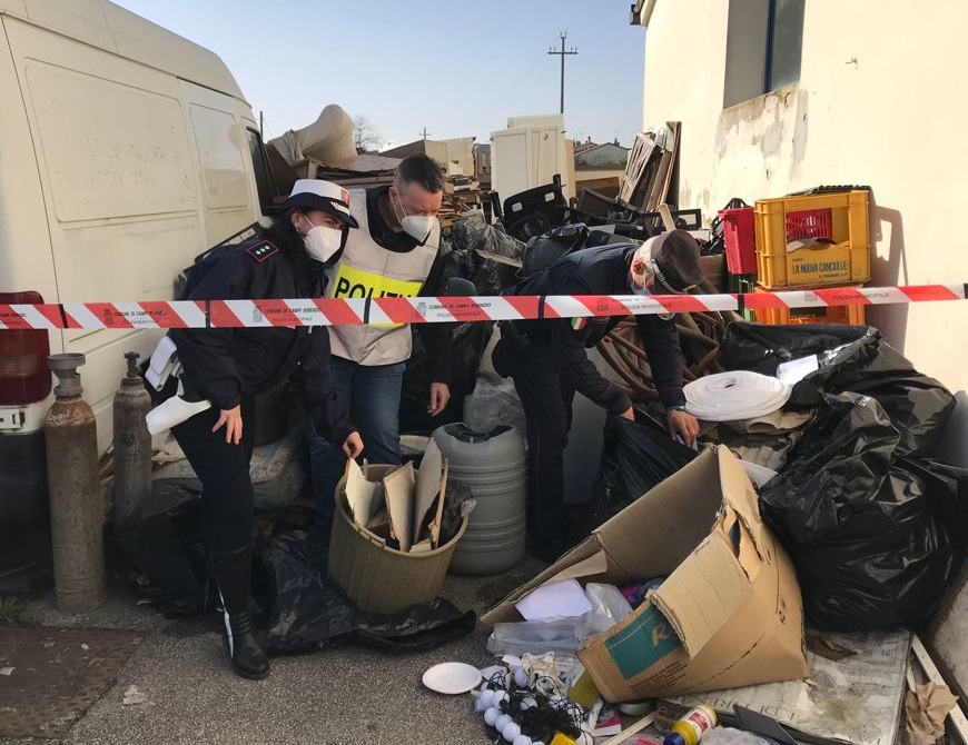 Campi Bisenzio: scoperta discarica abusiva