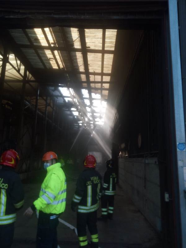 Principio d’incendio al tetto dell’impianto di Compostaggio di Case Passerini