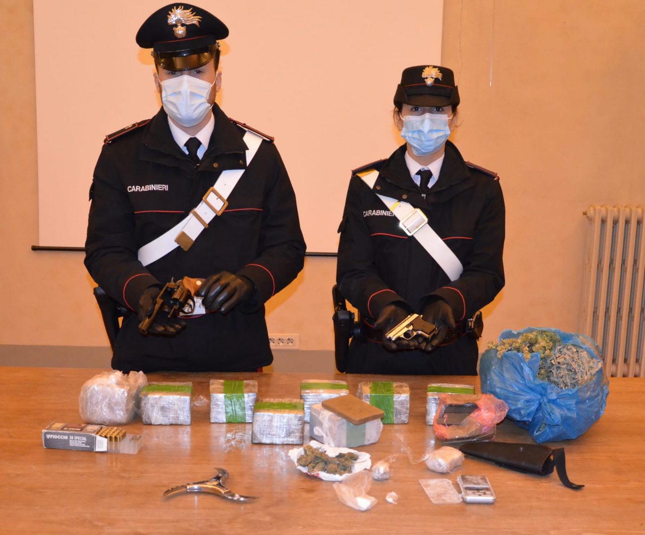 Campo di Marte: trovate armi e droga in un appartamento