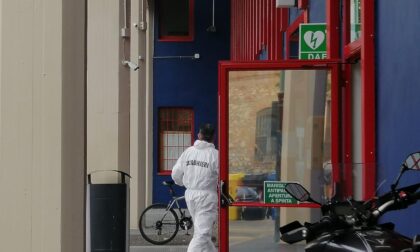 Prato, vigile urbano si uccide con la pistola all'interno del Comando